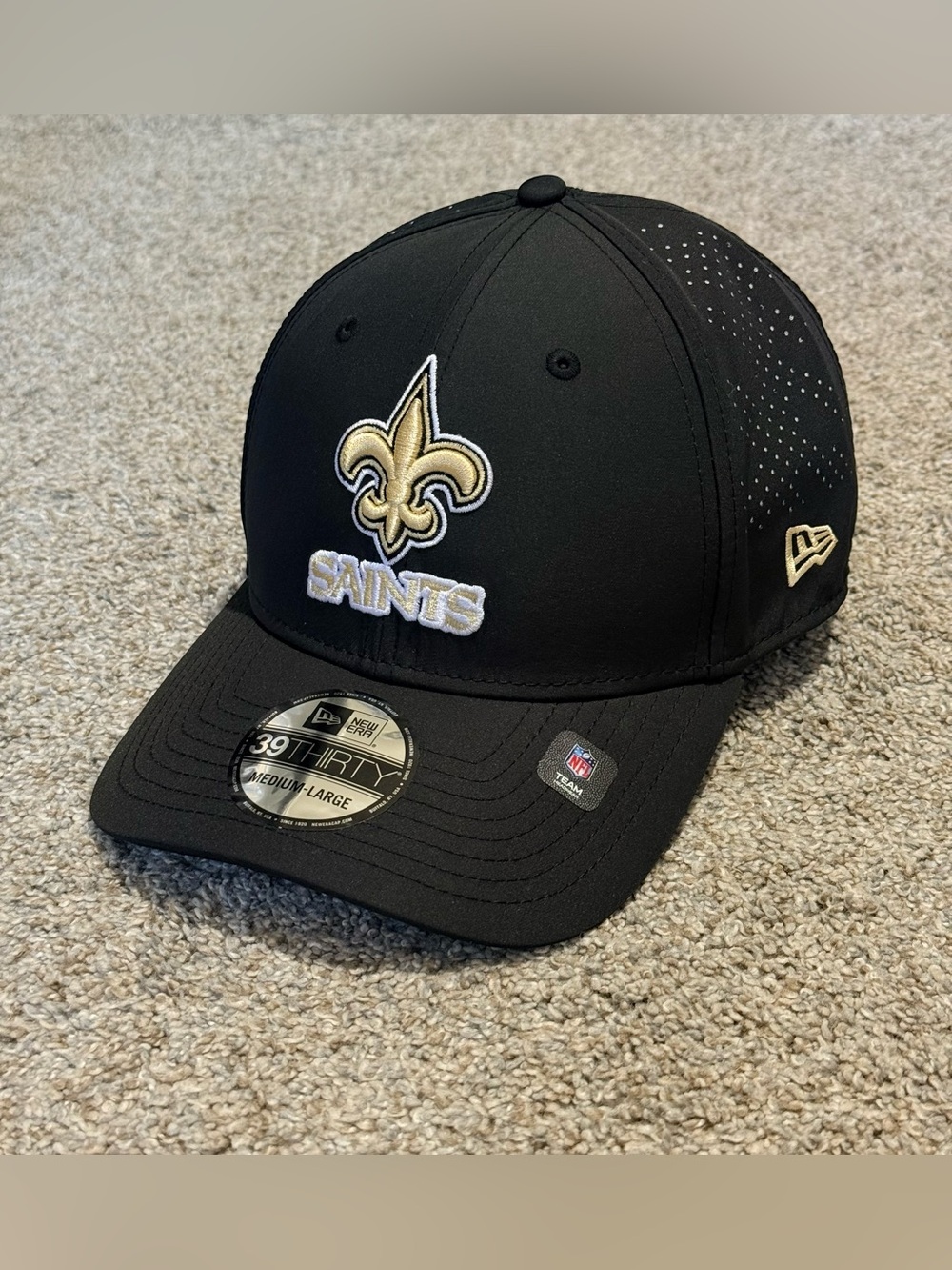 New Era Men's New Orleans Saints Night Black 39Thirty Fitted Hat size Med/Large